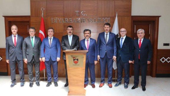 Bakanlığımız Müsteşarı Doç. Dr. Yusuf TEKİN, Genel Müdürümüz Salih AYHAN ve beraberindeki heyet, Diyarbakır ilinde 2017-2018 Eğitim Eğretim yılı yılsonu değerlendirme toplantısı gerçekleştirdi.