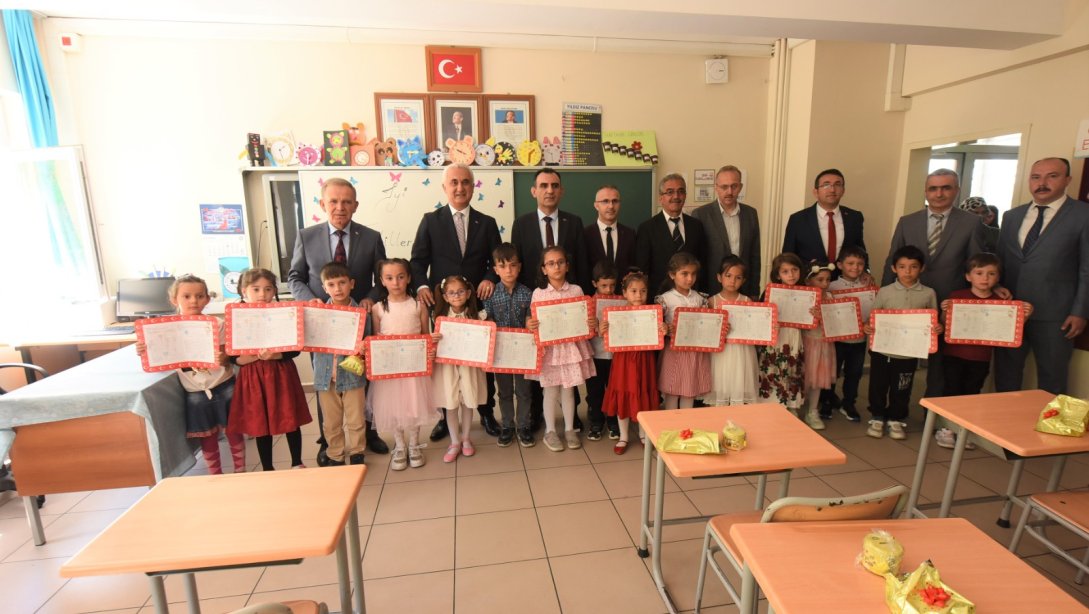 Genel Müdürümüz Sayın Levent ÖZİL , Kastamonu'daki okullarımızı ziyaret ederek öğrencilerimizin karne heyecanına ortak oldu.